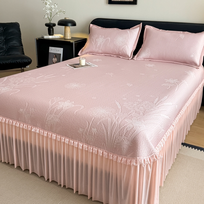 91家纺网 家纺一手货源 找家纺 （总）鑫琪莱家纺 2026新款提花浮雕凉豆豆凉感凉席床裙款