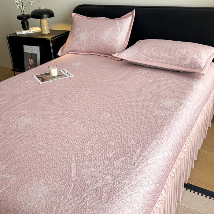 91家纺网 家纺一手货源 找家纺 （总）鑫琪莱家纺 2026新款提花浮雕凉豆豆凉感凉席床裙款