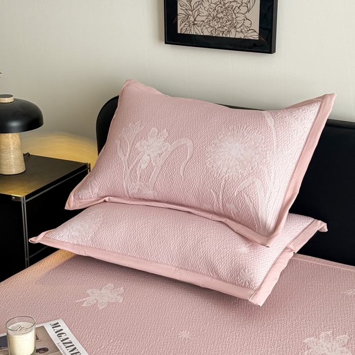 91家纺网 家纺一手货源 找家纺 （总）鑫琪莱家纺 2026新款提花浮雕凉豆豆凉感凉席床裙款