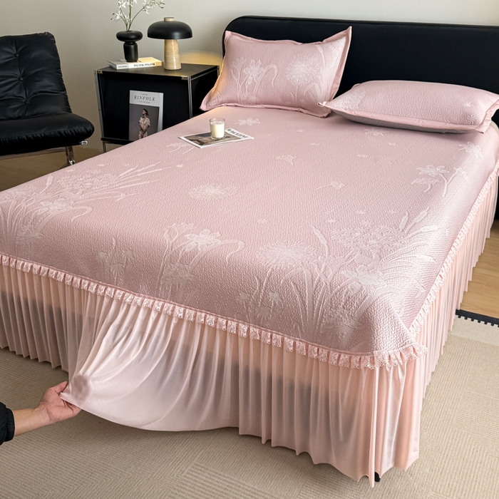 91家纺网 家纺一手货源 找家纺 （总）鑫琪莱家纺 2026新款提花浮雕凉豆豆凉感凉席床裙款