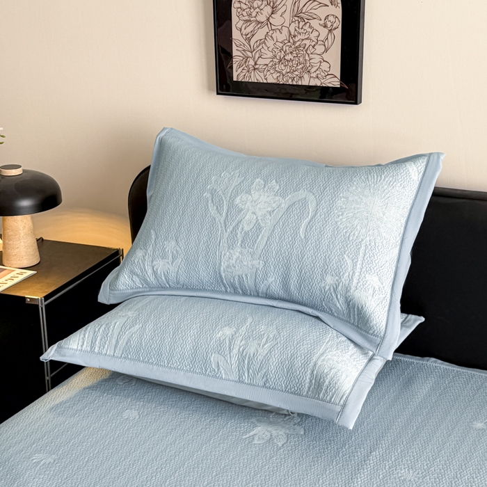 91家纺网 家纺一手货源 找家纺 鑫琪莱家纺 2026新款提花浮雕凉豆豆凉感凉席床裙款 蒲公英蓝