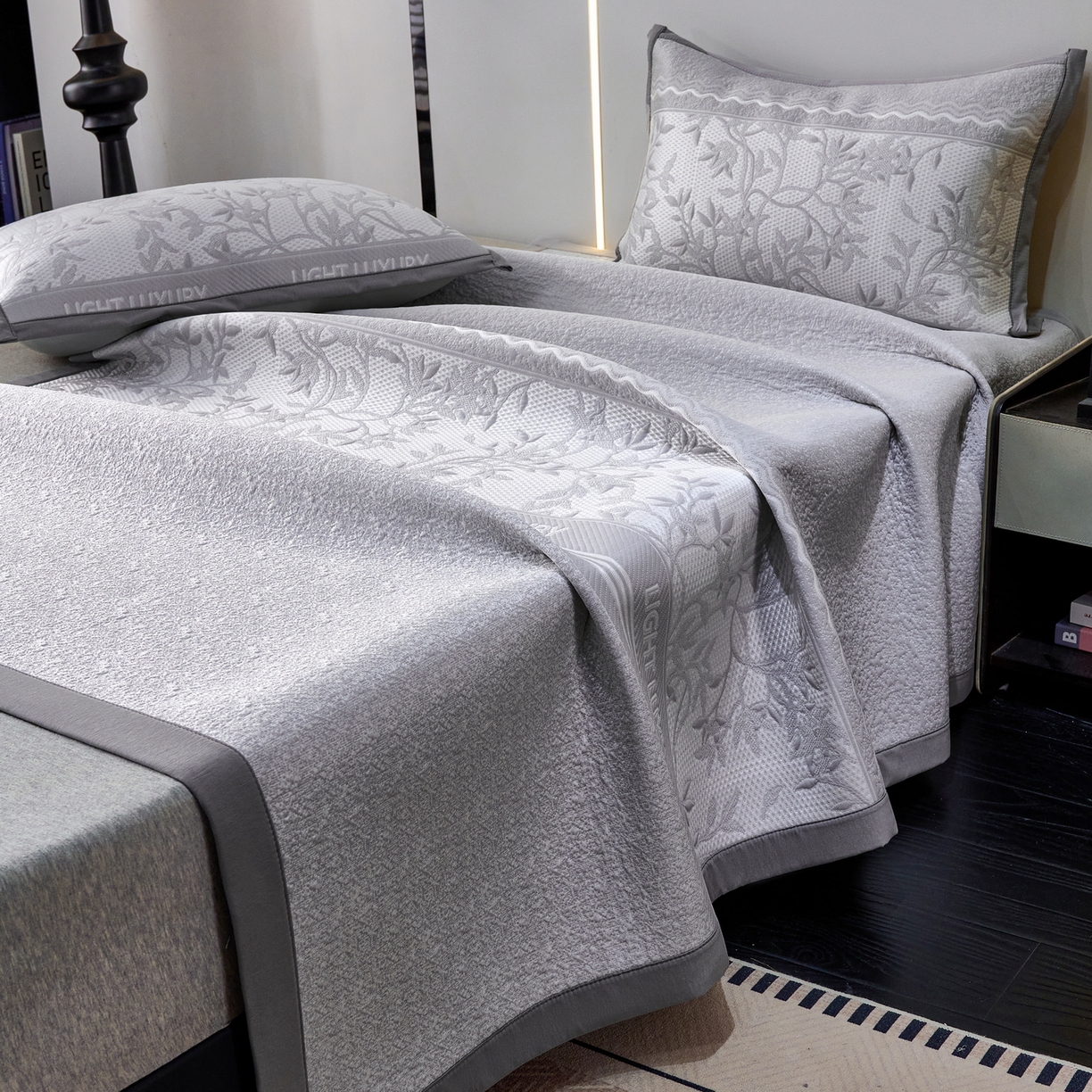 91家纺网 家纺一手货源 找家纺 雅诗帛 2026新款提花PE凉感冰丝席三件套 风景-直角灰