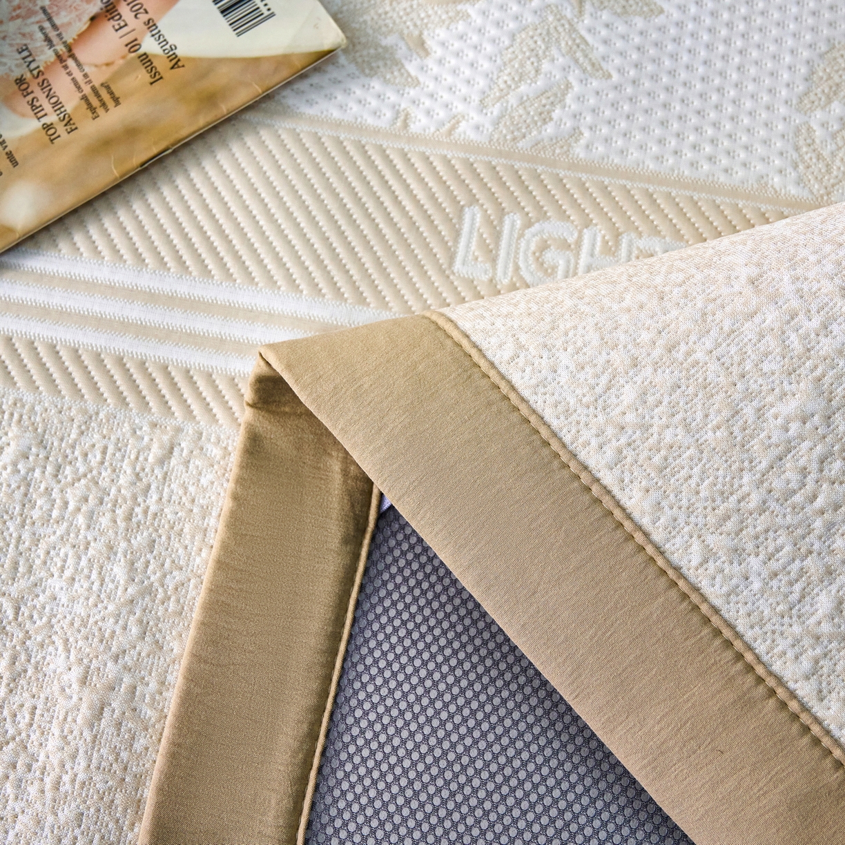 91家纺网 家纺一手货源 找家纺 雅诗帛 2026新款提花PE凉感冰丝席三件套 风景-直角咖