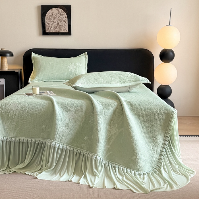 91家纺网 家纺一手货源 找家纺 鑫琪莱家纺 2026新款提花浮雕凉豆豆凉感凉席床裙款 蒲公英绿