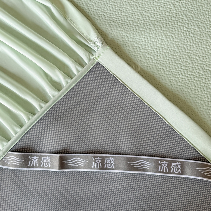 91家纺网 家纺一手货源 找家纺 鑫琪莱家纺 2026新款提花浮雕凉豆豆凉感凉席床裙款 蒲公英绿