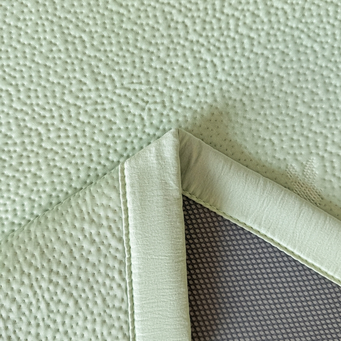 91家纺网 家纺一手货源 找家纺 鑫琪莱家纺 2026新款提花浮雕凉豆豆凉感凉席床裙款 蒲公英绿