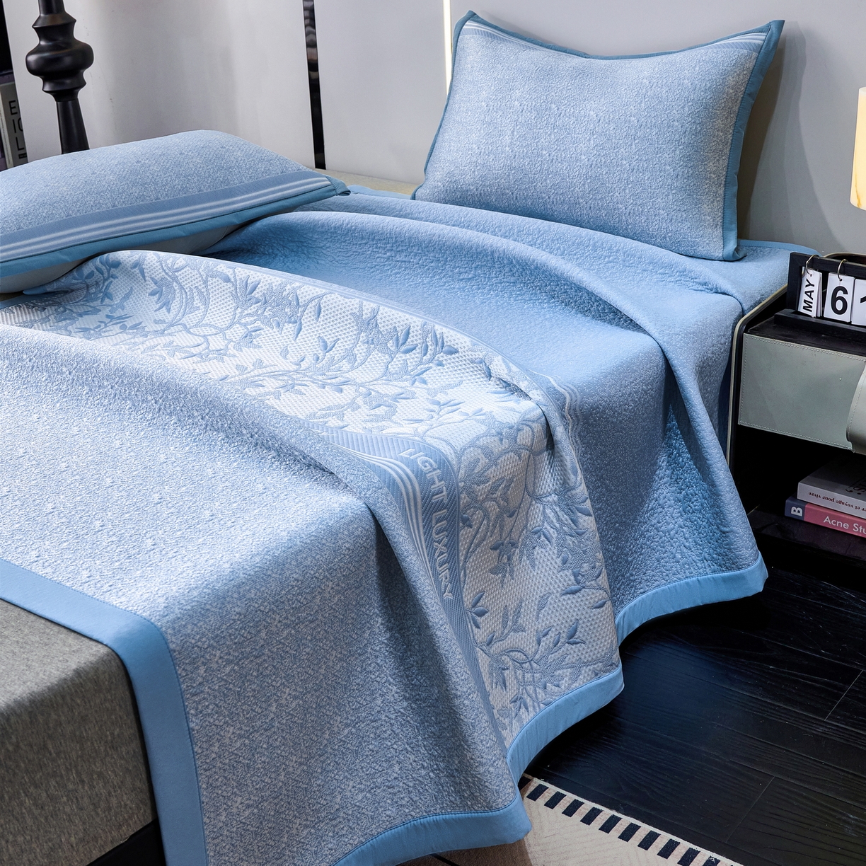 91家纺网 家纺一手货源 找家纺 雅诗帛 2026新款提花PE凉感冰丝席三件套 风景-直角蓝