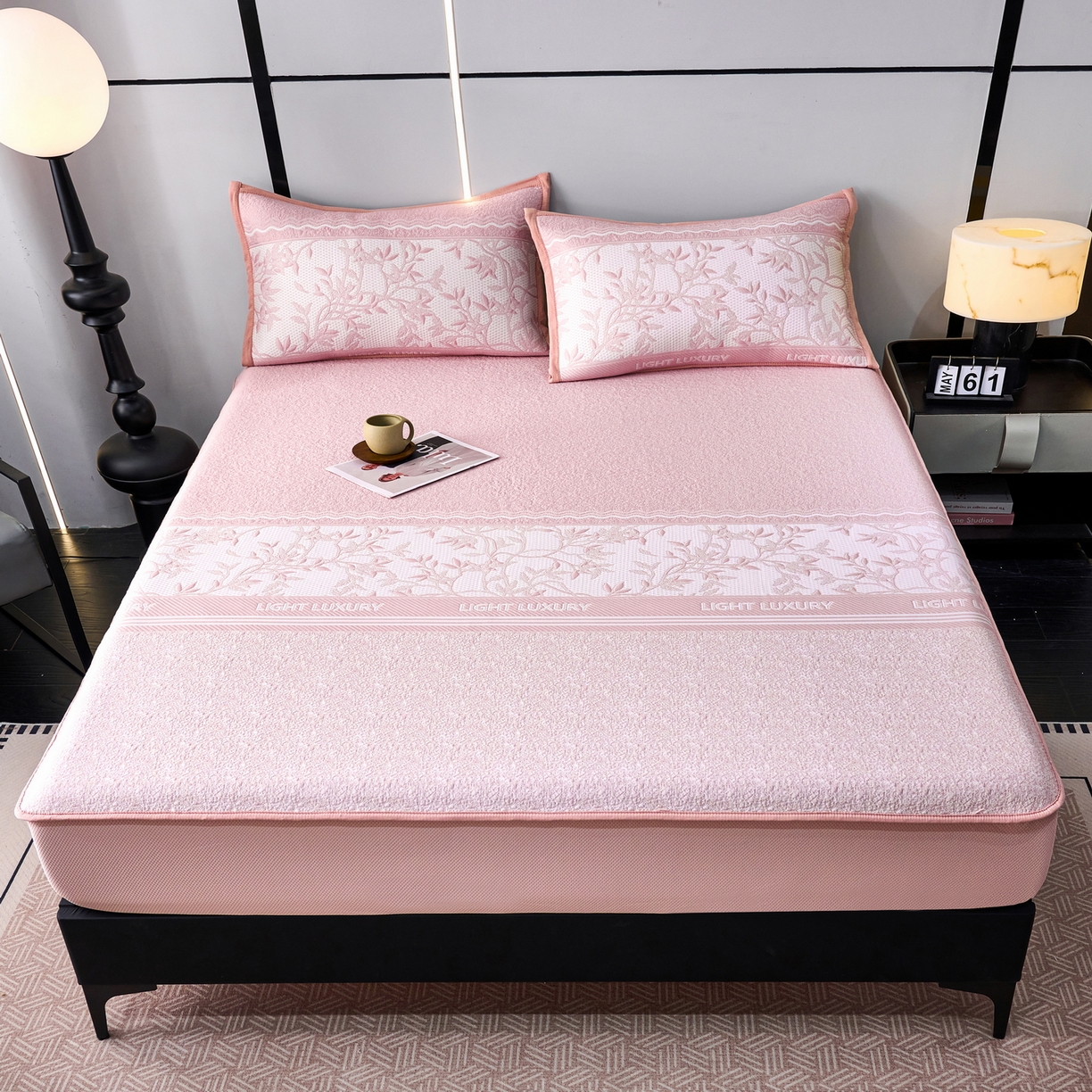 91家纺网 家纺一手货源 找家纺 雅诗帛 2026新款提花PE凉感冰丝席三件套 风景-床笠粉