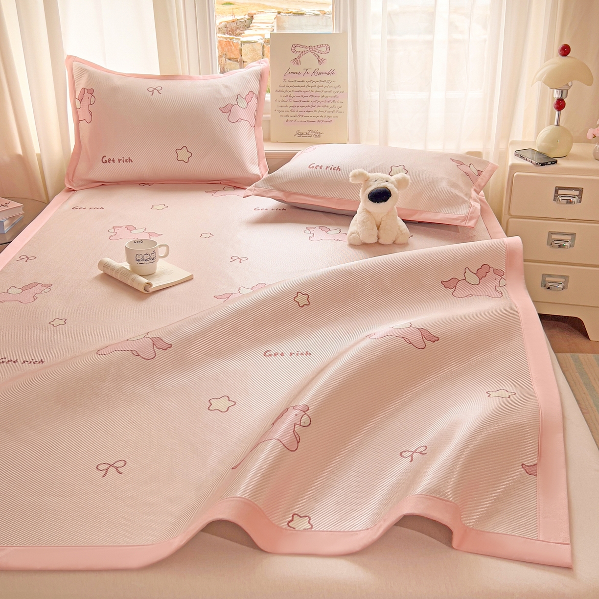 91家纺网 家纺一手货源 找家纺 川悦生活 2026新款时尚数码印花冰藤席 布丁小马