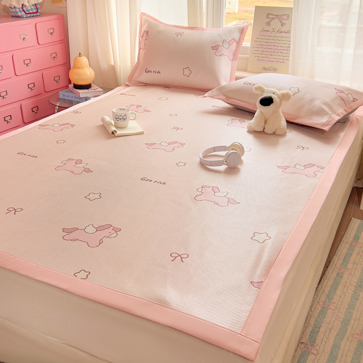 91家纺网 家纺一手货源 找家纺 川悦生活 2026新款时尚数码印花冰藤席 布丁小马