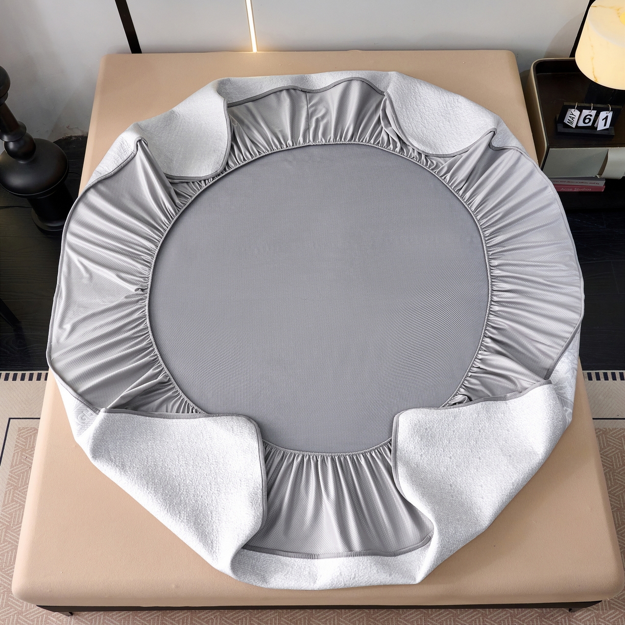 91家纺网 家纺一手货源 找家纺 雅诗帛 2026新款提花PE凉感冰丝席三件套 风景-床笠灰