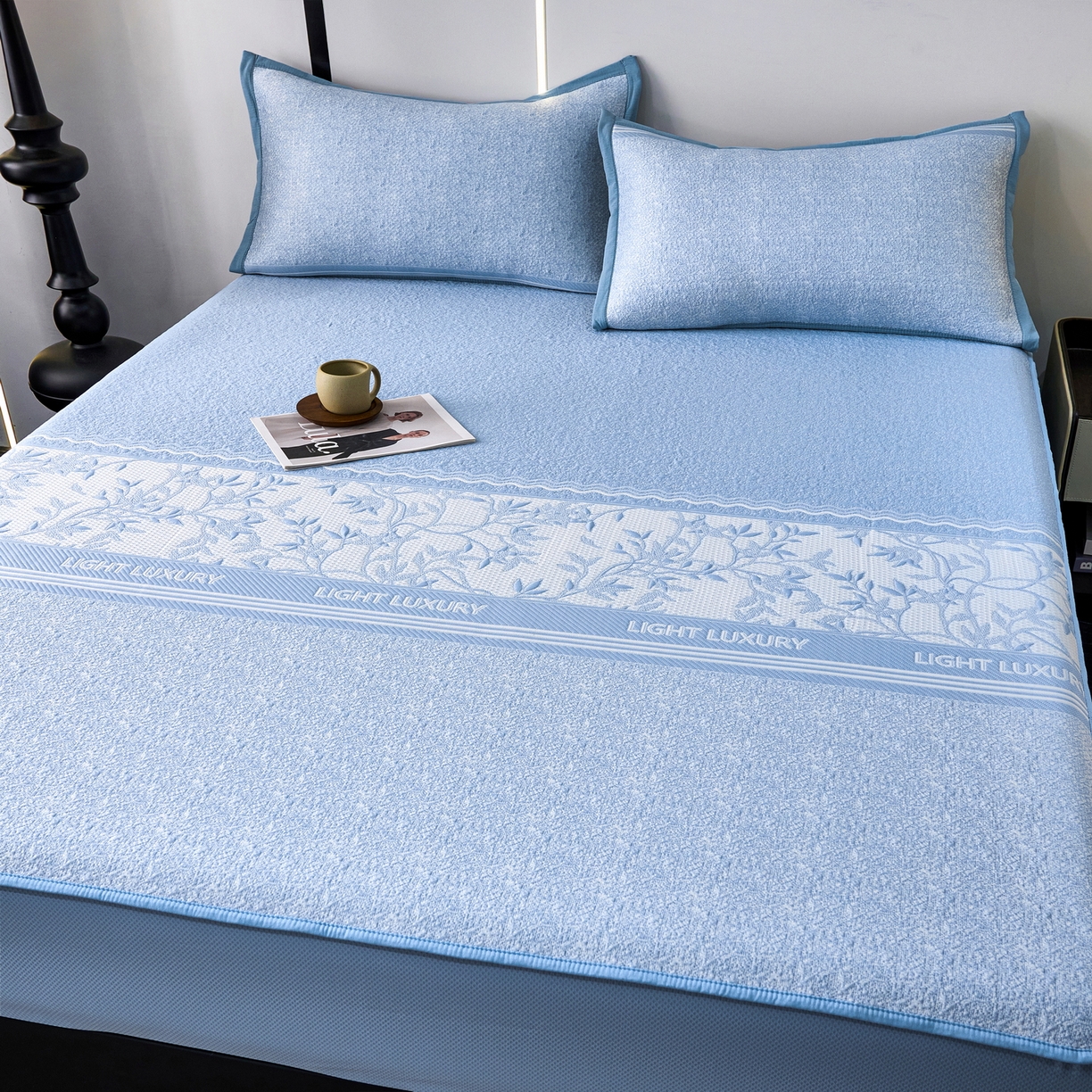 91家纺网 家纺一手货源 找家纺 雅诗帛 2026新款提花PE凉感冰丝席三件套 风景-床笠蓝