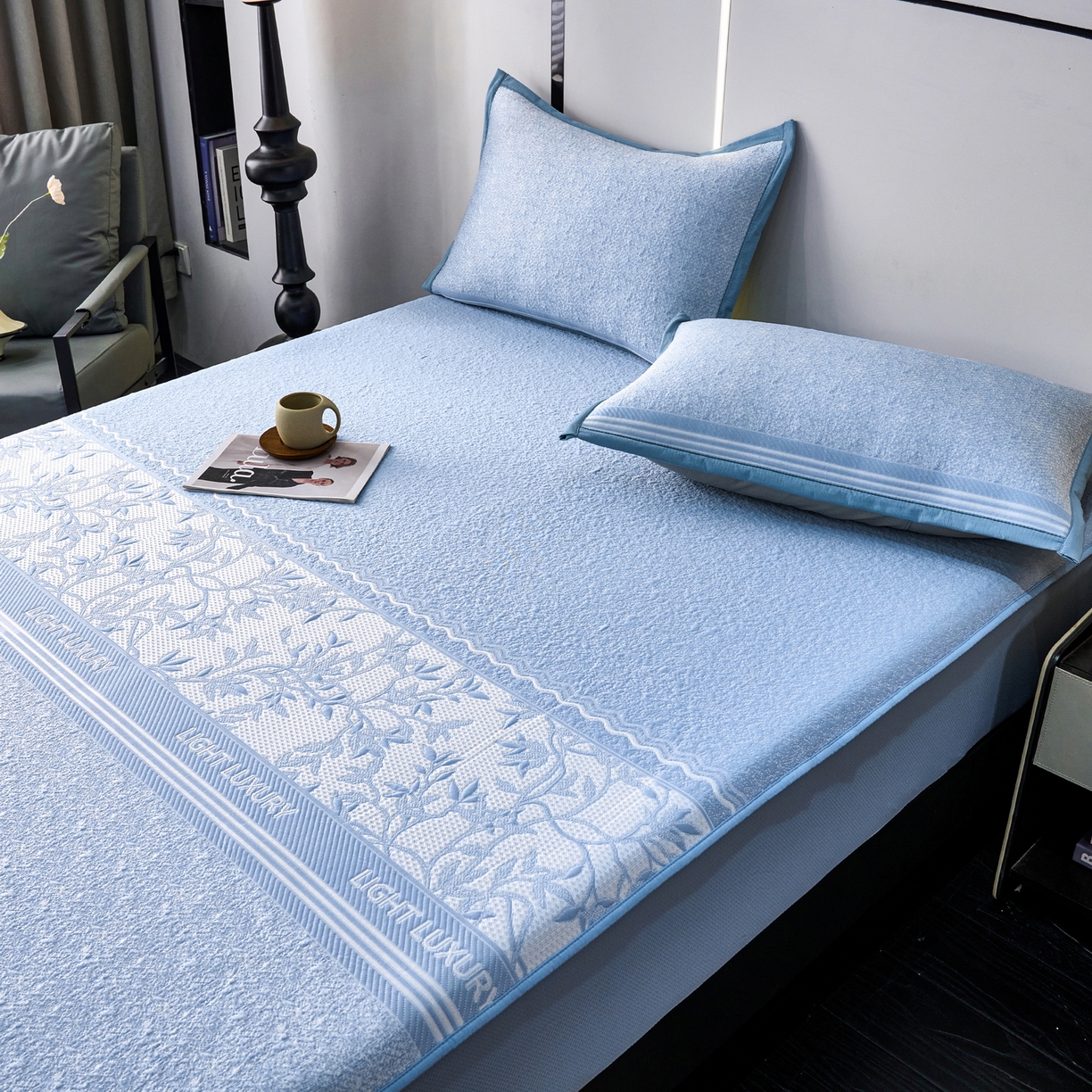 91家纺网 家纺一手货源 找家纺 雅诗帛 2026新款提花PE凉感冰丝席三件套 风景-床笠蓝