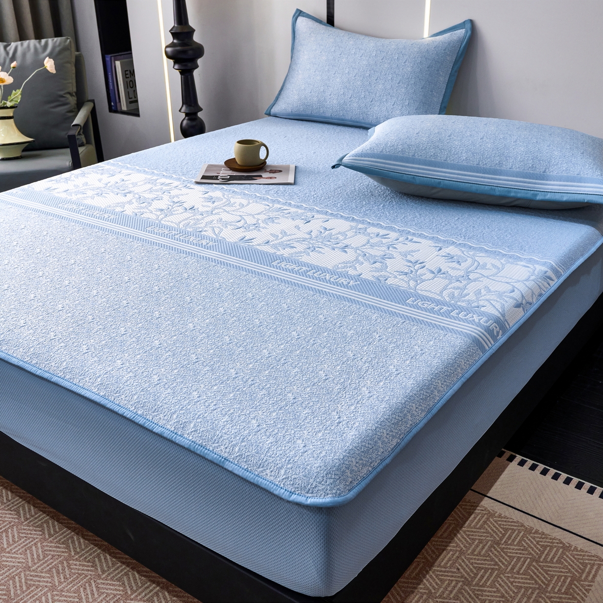 91家纺网 家纺一手货源 找家纺 雅诗帛 2026新款提花PE凉感冰丝席三件套 风景-床笠蓝