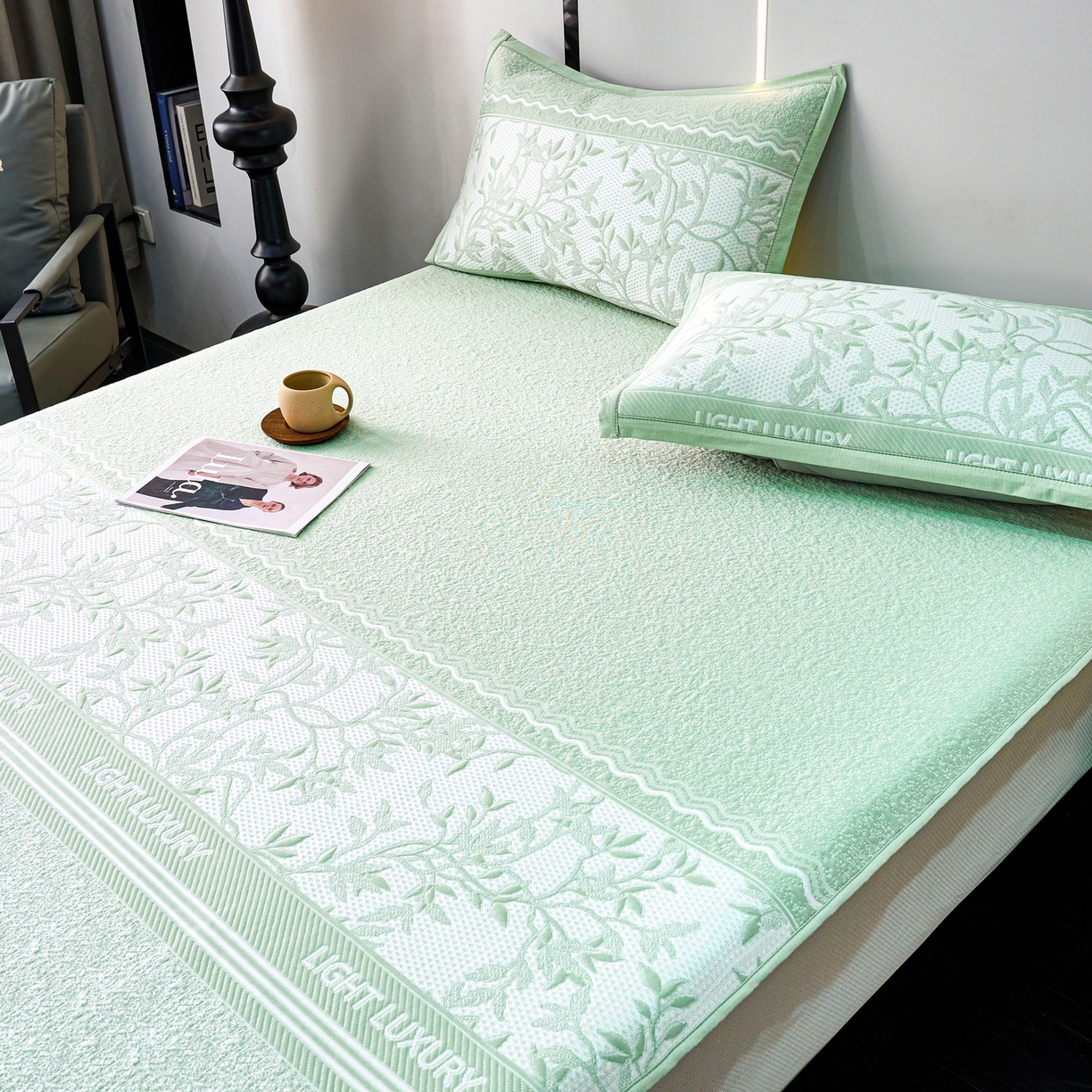 91家纺网 家纺一手货源 找家纺 雅诗帛 2026新款提花PE凉感冰丝席三件套 风景-床笠绿