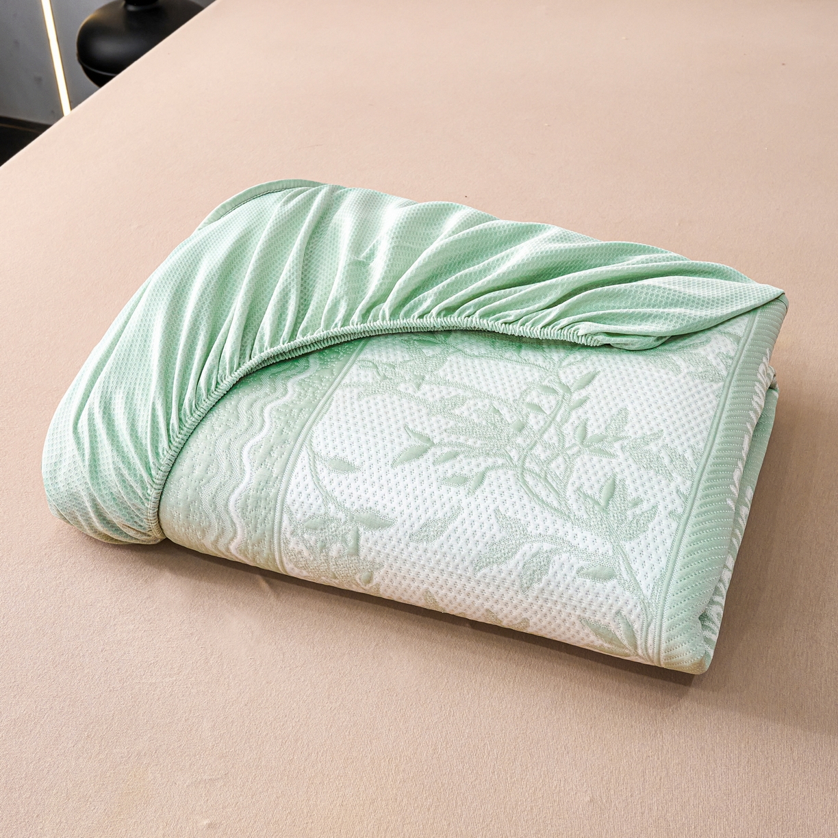 91家纺网 家纺一手货源 找家纺 雅诗帛 2026新款提花PE凉感冰丝席三件套 风景-床笠绿