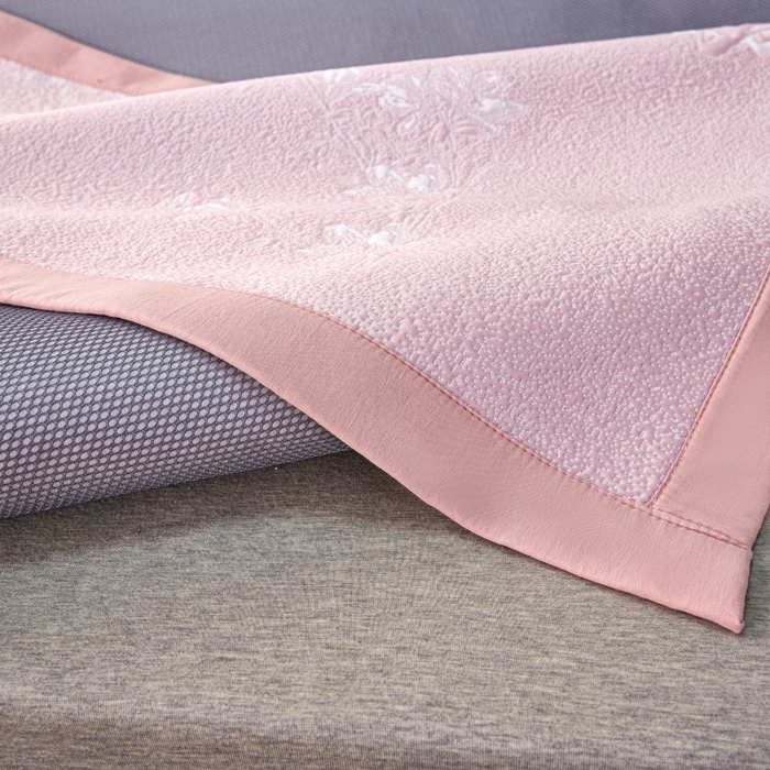 91家纺网 家纺一手货源 找家纺 雅诗帛 2026新款提花PE凉感冰丝席三件套 木兰-直角粉