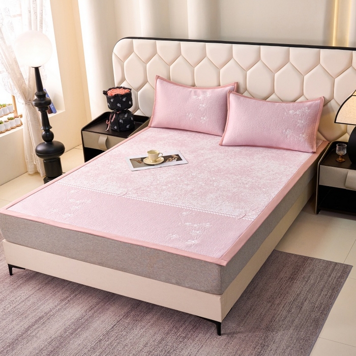 91家纺网 家纺一手货源 找家纺 雅诗帛 2026新款提花PE凉感冰丝席三件套 木兰-直角粉