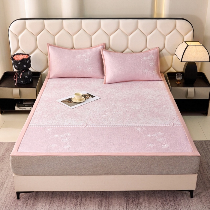 91家纺网 家纺一手货源 找家纺 雅诗帛 2026新款提花PE凉感冰丝席三件套 木兰-直角粉