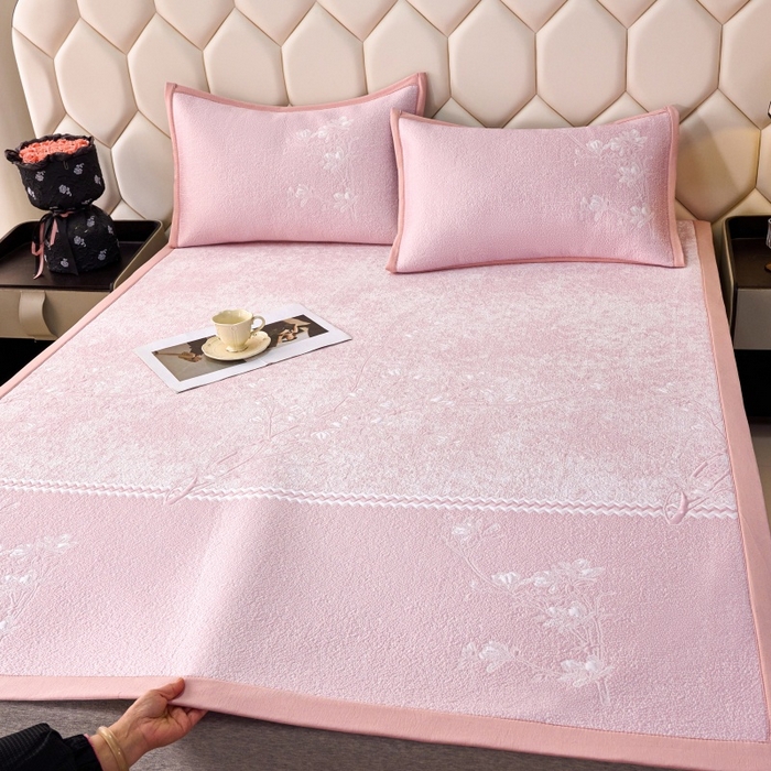 91家纺网 家纺一手货源 找家纺 雅诗帛 2026新款提花PE凉感冰丝席三件套 木兰-直角粉