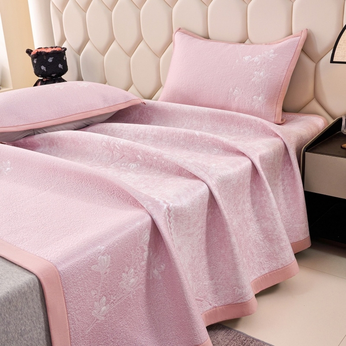 91家纺网 家纺一手货源 找家纺 雅诗帛 2026新款提花PE凉感冰丝席三件套 木兰-直角粉