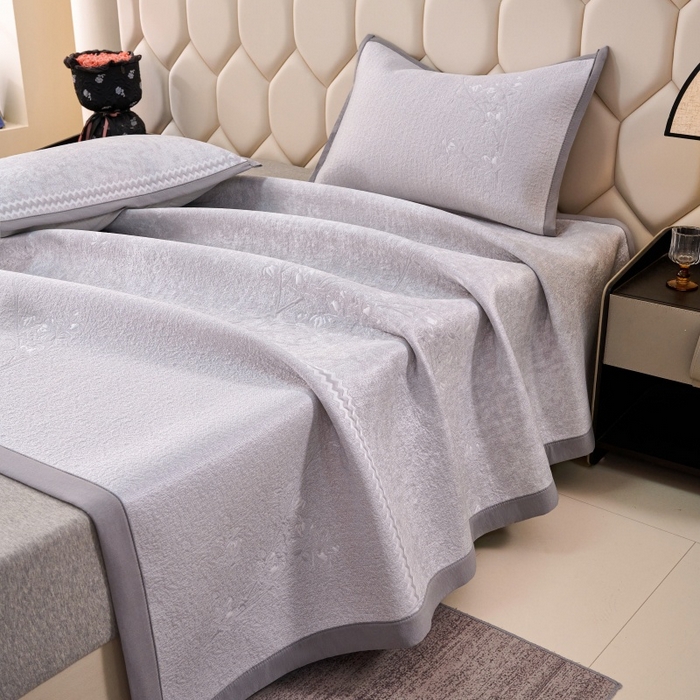 91家纺网 家纺一手货源 找家纺 雅诗帛 2026新款提花PE凉感冰丝席三件套 木兰-直角灰