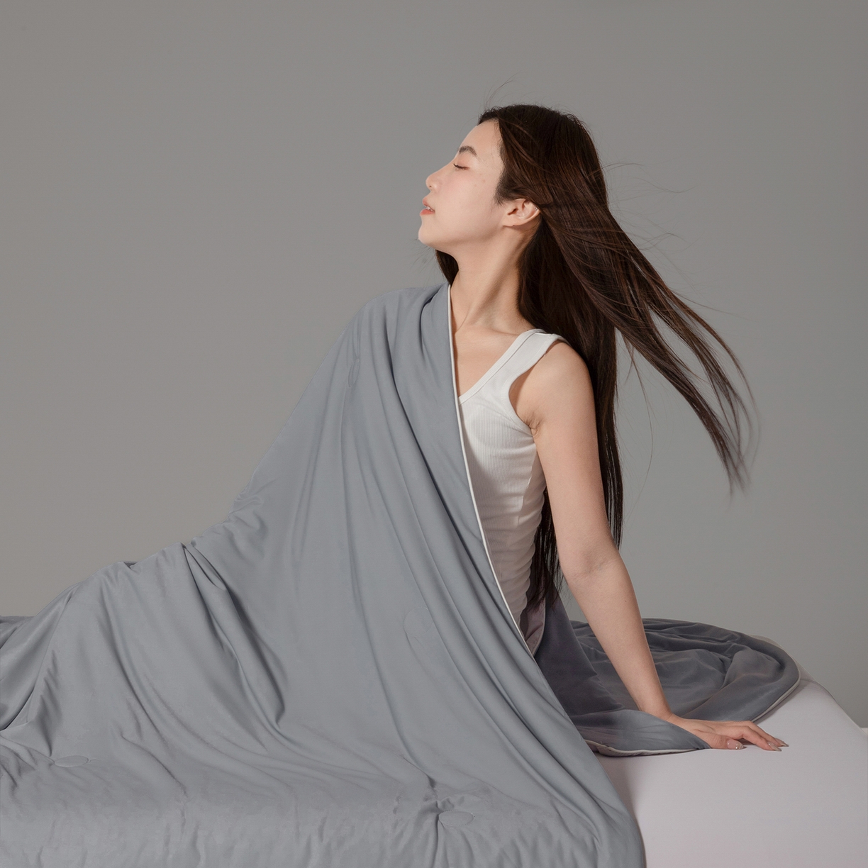 91家纺网 家纺一手货源 找家纺 寐眠 2026新款凉感纯色双拼夏被夏凉被空调被-风格一 暮灰静凉