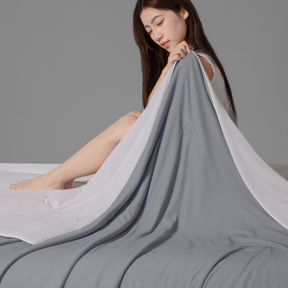 91家纺网 家纺一手货源 找家纺 寐眠 2026新款凉感纯色双拼夏被夏凉被空调被-风格一 暮灰静凉