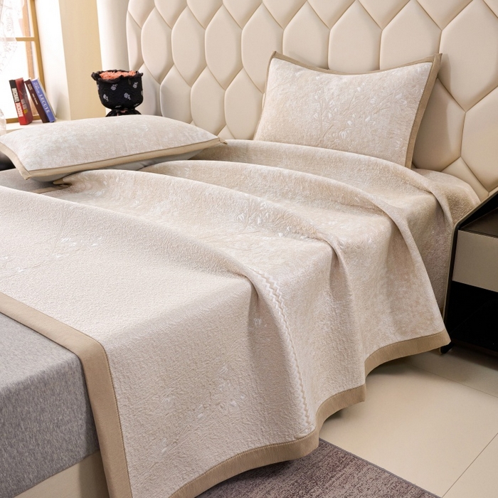 91家纺网 家纺一手货源 找家纺 雅诗帛 2026新款提花PE凉感冰丝席三件套 木兰-直角咖