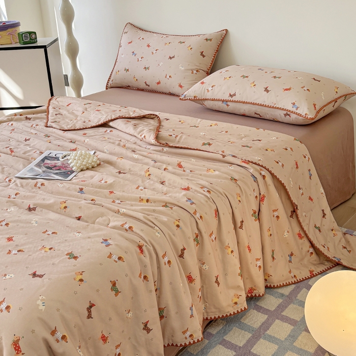 91家纺网 家纺一手货源 找家纺 爱她美家纺 2026新款A类全棉有氧双层纱大豆夏被夏凉被空调被四件套 腊肠犬-咖