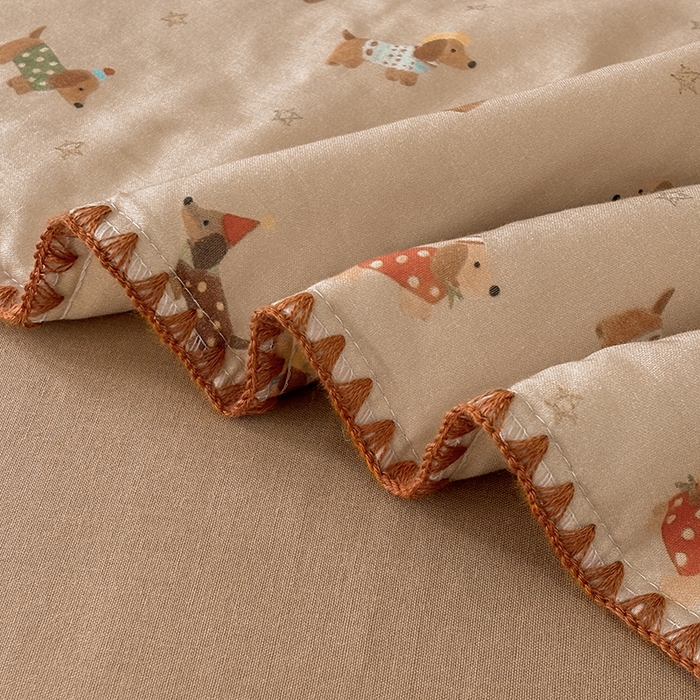 91家纺网 家纺一手货源 找家纺 爱她美家纺 2026新款A类全棉有氧双层纱大豆夏被夏凉被空调被四件套 腊肠犬-咖