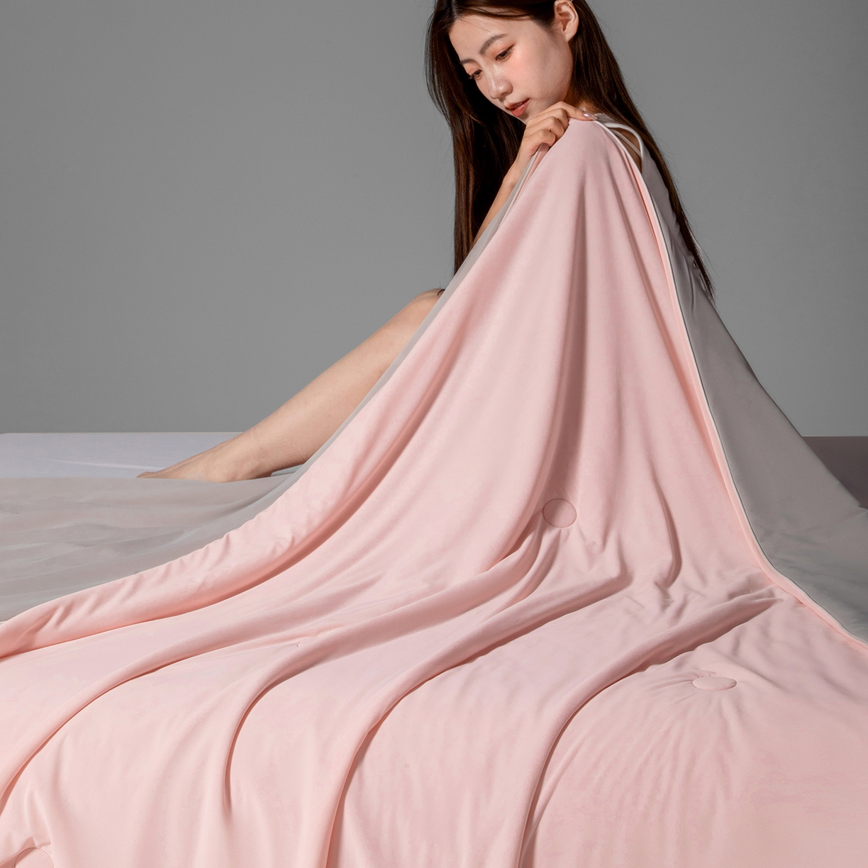 91家纺网 家纺一手货源 找家纺 寐眠 2026新款凉感纯色双拼夏被夏凉被空调被-风格一 桃桃凉夏