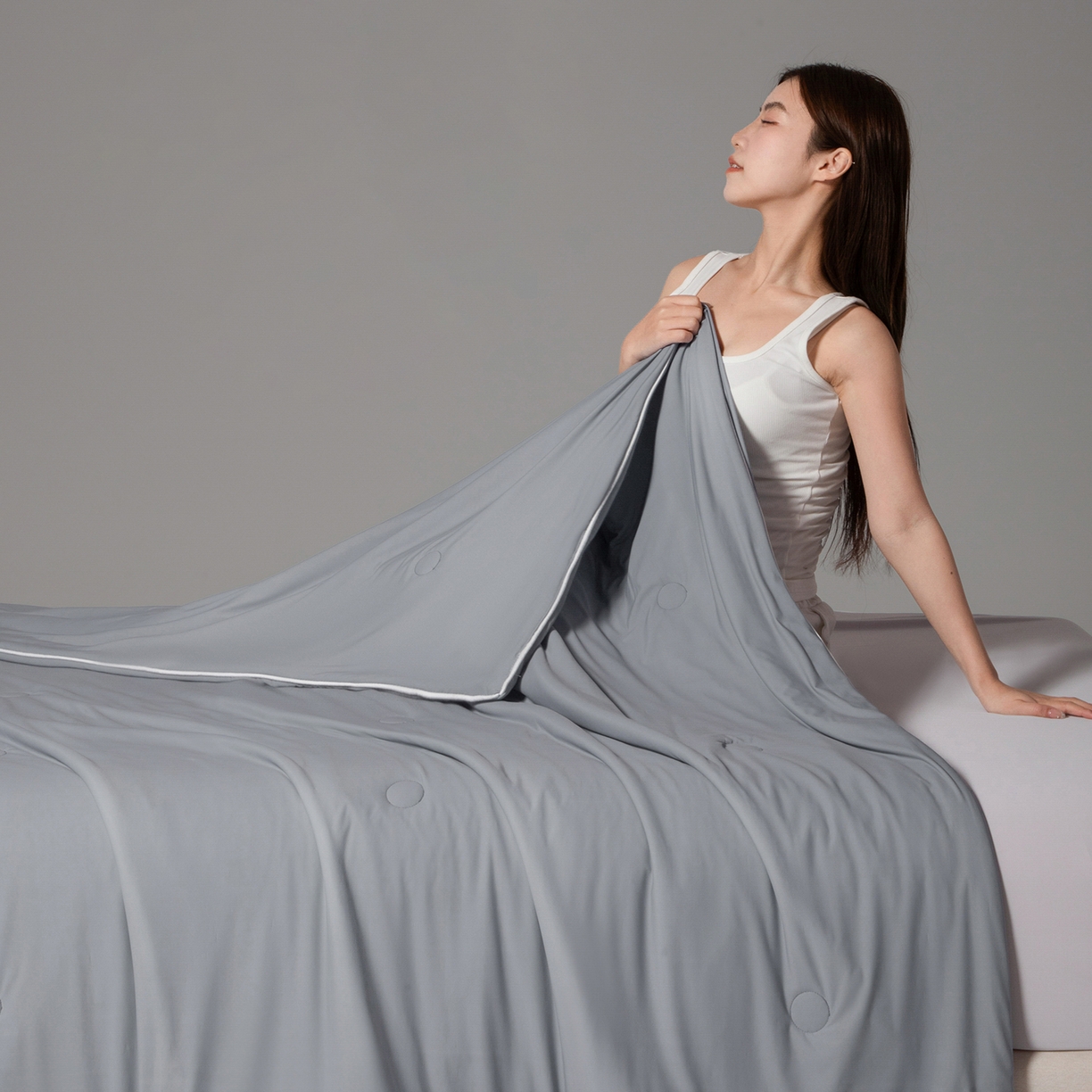 91家纺网 家纺一手货源 找家纺 寐眠 2026新款凉感纯色双拼夏被夏凉被空调被-风格一 云灰冰柔