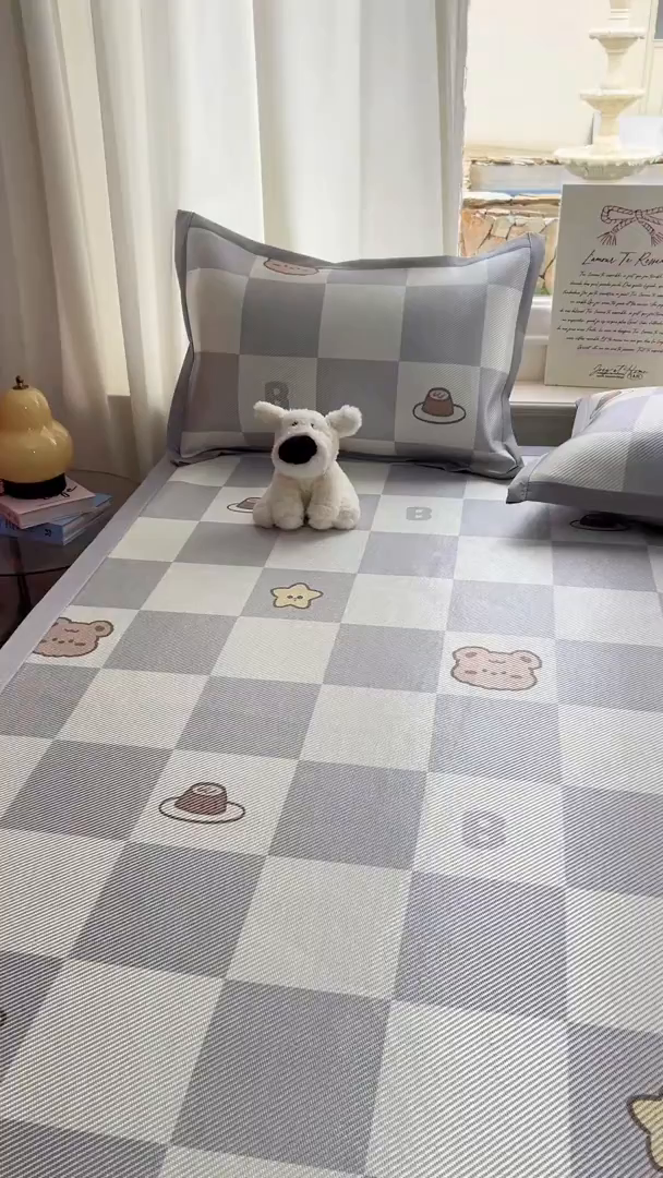 91家纺网 家纺一手货源 找家纺 川悦生活 2026新款时尚数码印花冰藤席 凉夏奶熊