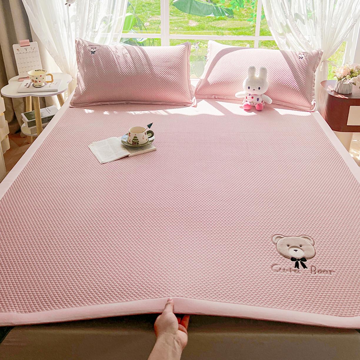 91家纺网 家纺一手货源 找家纺 （总）女子家纺 2026新款A类乙纶冰豆豆凉感席绣花席-憨憨熊系列