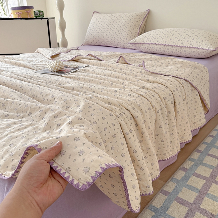 91家纺网 家纺一手货源 找家纺 爱她美家纺 2026新款A类全棉有氧双层纱大豆夏被夏凉被空调被四件套 弦上春-紫