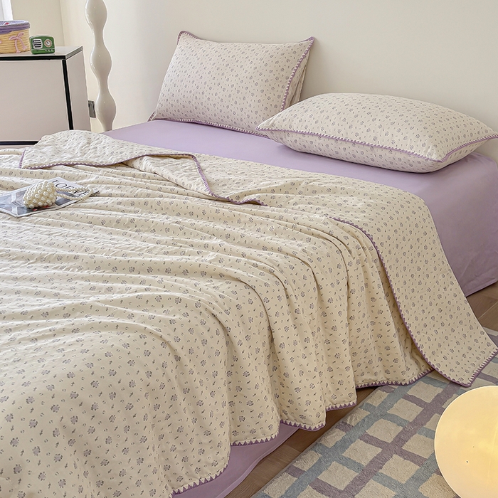 91家纺网 家纺一手货源 找家纺 爱她美家纺 2026新款A类全棉有氧双层纱大豆夏被夏凉被空调被四件套 弦上春-紫