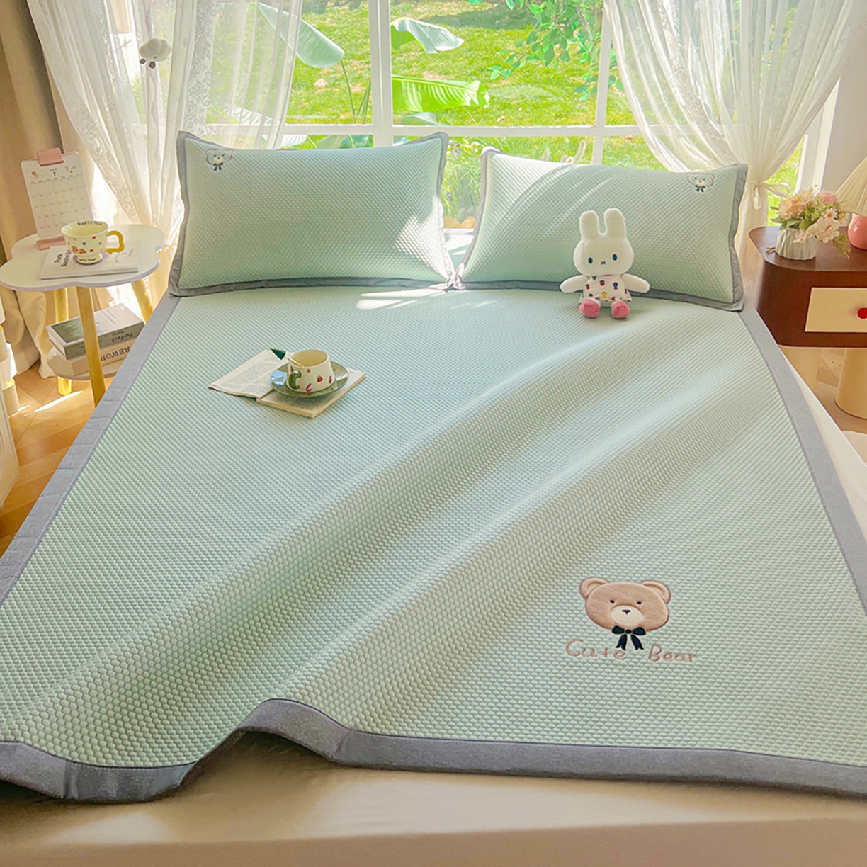 91家纺网 家纺一手货源 找家纺 女子家纺 2026新款A类乙纶冰豆豆凉感席绣花席-憨憨熊系列 憨憨熊-果绿