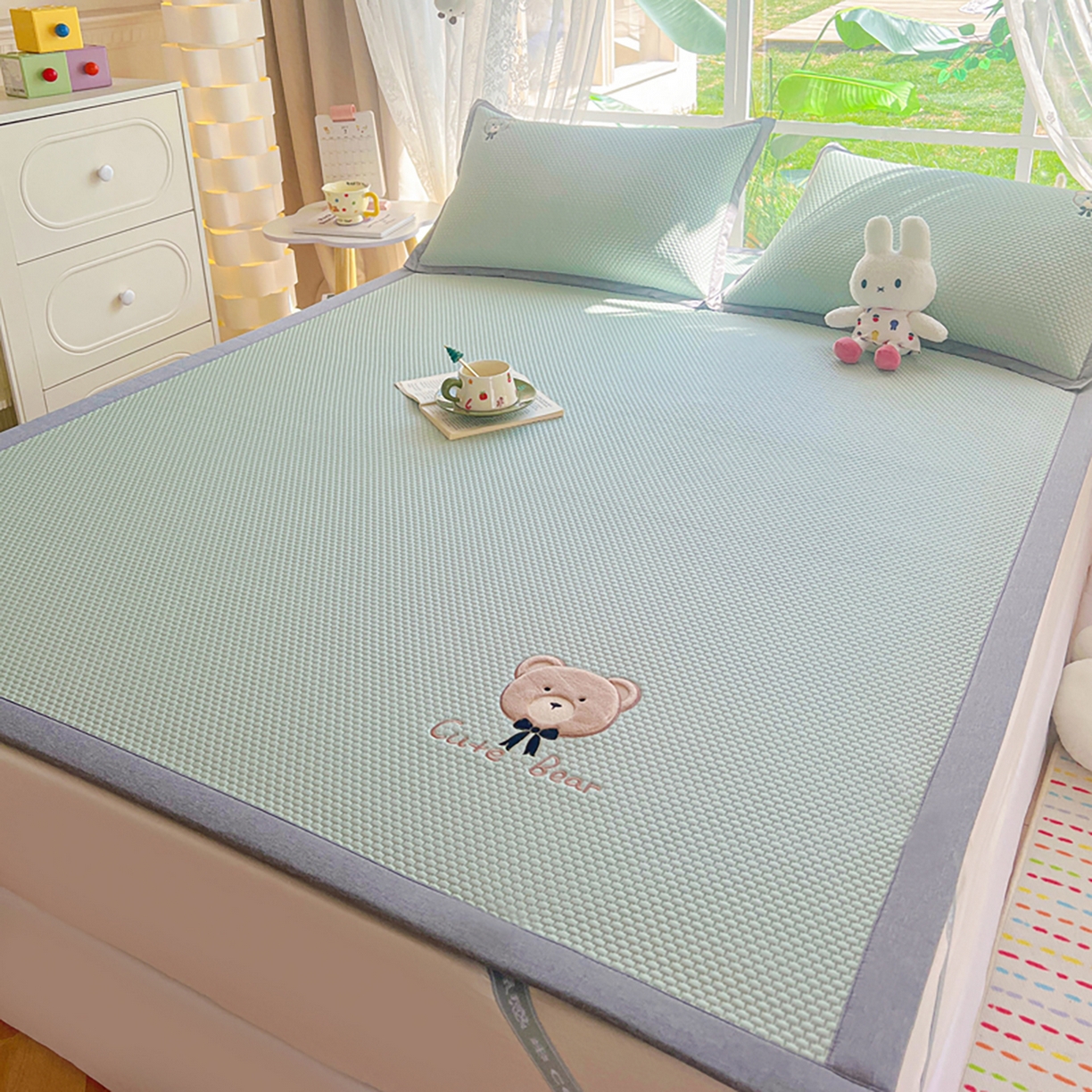 91家纺网 家纺一手货源 找家纺 女子家纺 2026新款A类乙纶冰豆豆凉感席绣花席-憨憨熊系列 憨憨熊-果绿