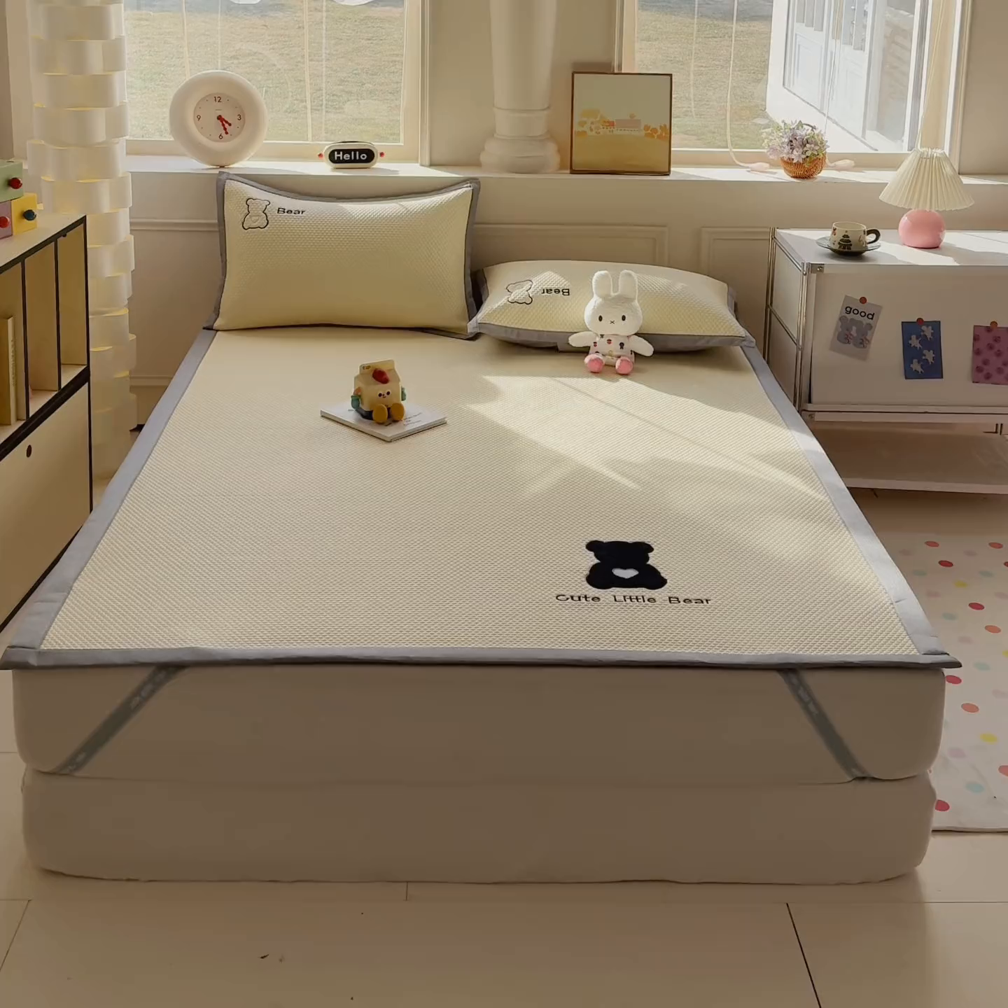 91家纺网 家纺一手货源 找家纺 女子家纺 2026新款A类乙纶冰豆豆凉感席绣花席-憨憨熊系列 憨憨熊-米白