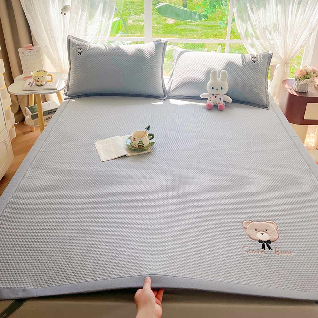 91家纺网 家纺一手货源 找家纺 女子家纺 2026新款A类乙纶冰豆豆凉感席绣花席-憨憨熊系列 憨憨熊-摩登灰