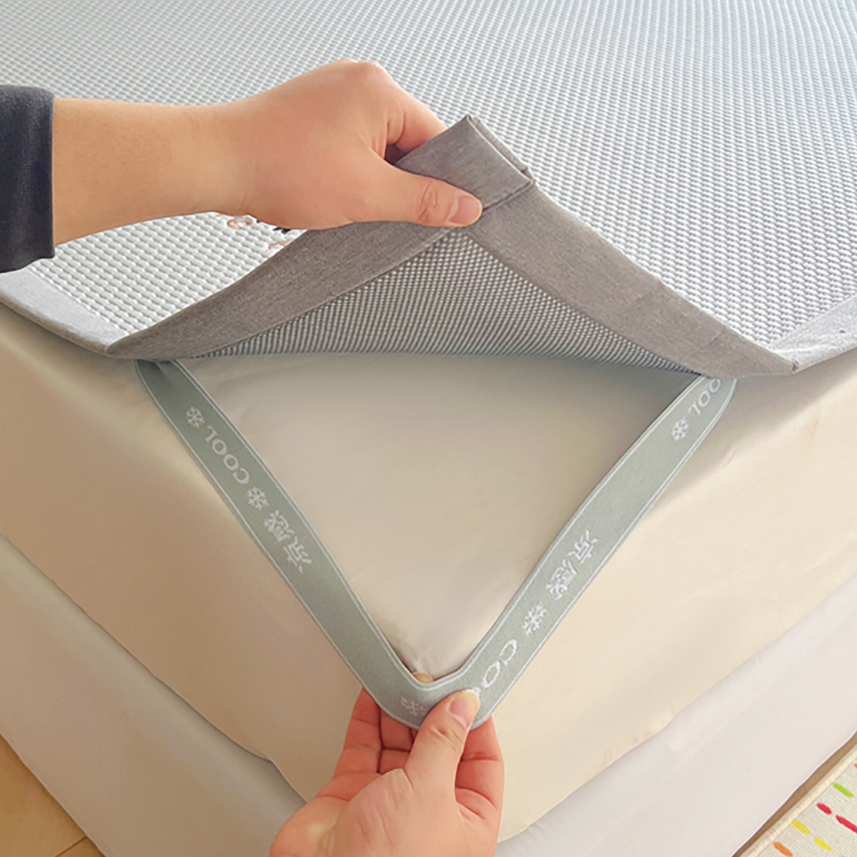 91家纺网 家纺一手货源 找家纺 女子家纺 2026新款A类乙纶冰豆豆凉感席绣花席-憨憨熊系列 憨憨熊-摩登灰