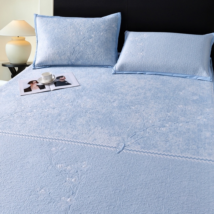 91家纺网 家纺一手货源 找家纺 雅诗帛 2026新款提花PE凉感冰丝席三件套 木兰-床笠蓝