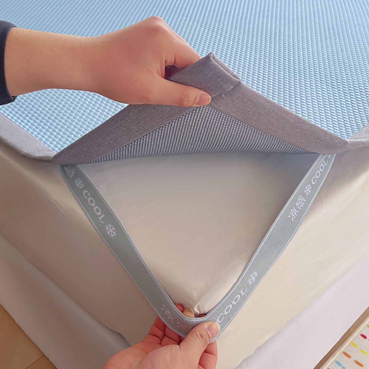 91家纺网 家纺一手货源 找家纺 女子家纺 2026新款A类乙纶冰豆豆凉感席绣花席-憨憨熊系列 憨憨熊-天空蓝