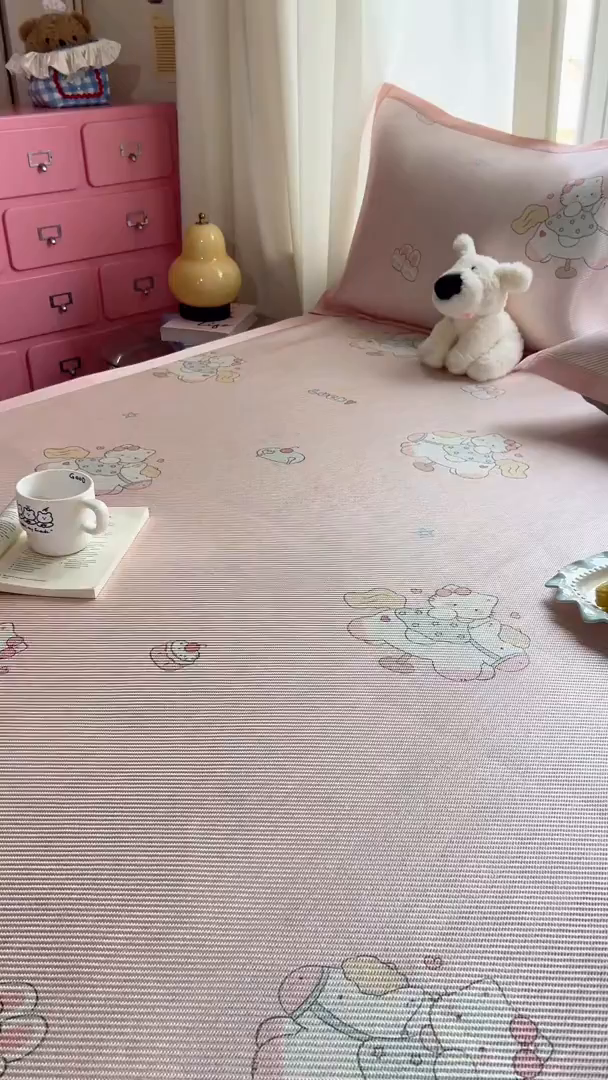 91家纺网 家纺一手货源 找家纺 川悦生活 2026新款时尚数码印花冰藤席 奶香小喵