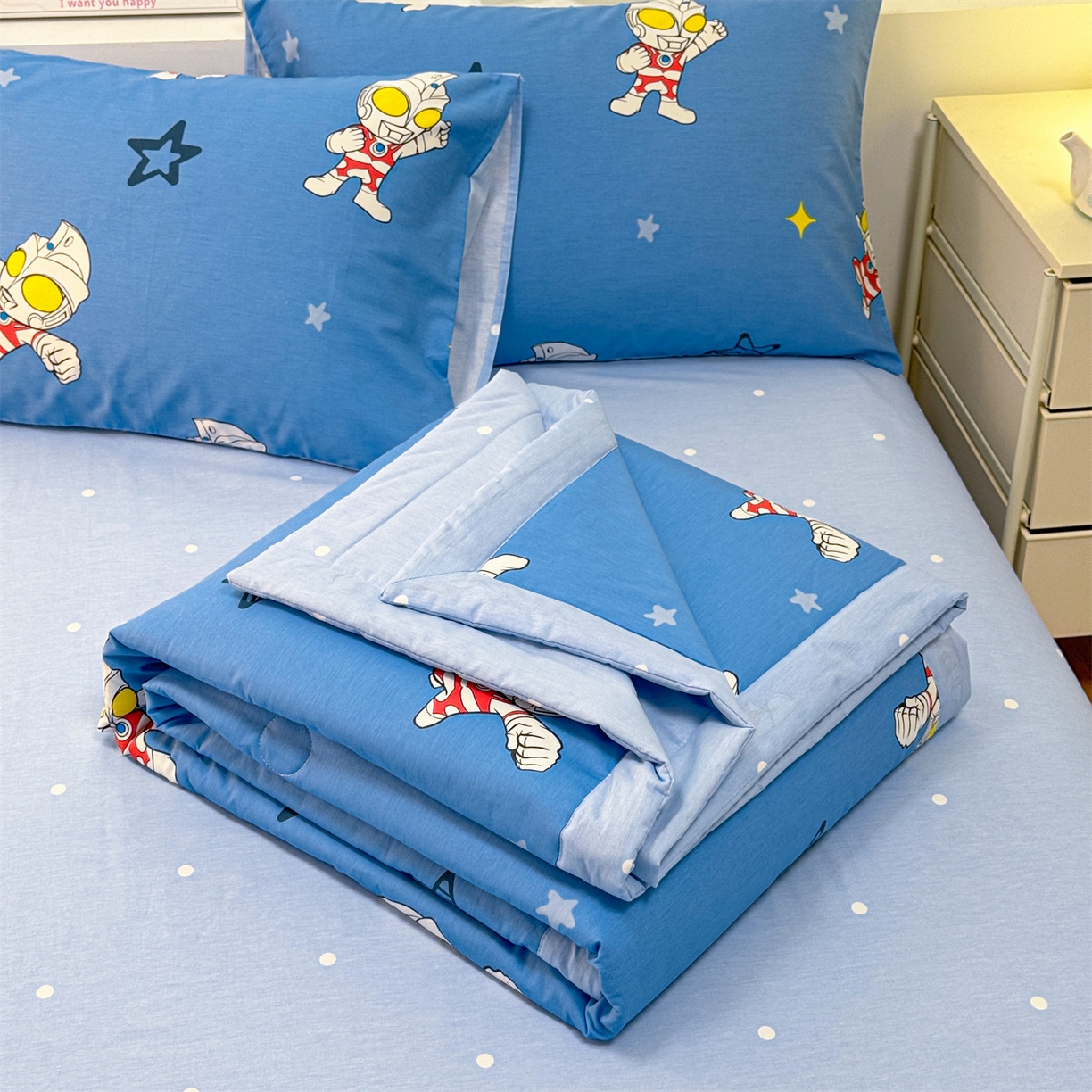 91家纺网 家纺一手货源 找家纺 （总）名兮家居 2026新款正版授权经典奥特曼全棉夏被四件套【含防伪标】