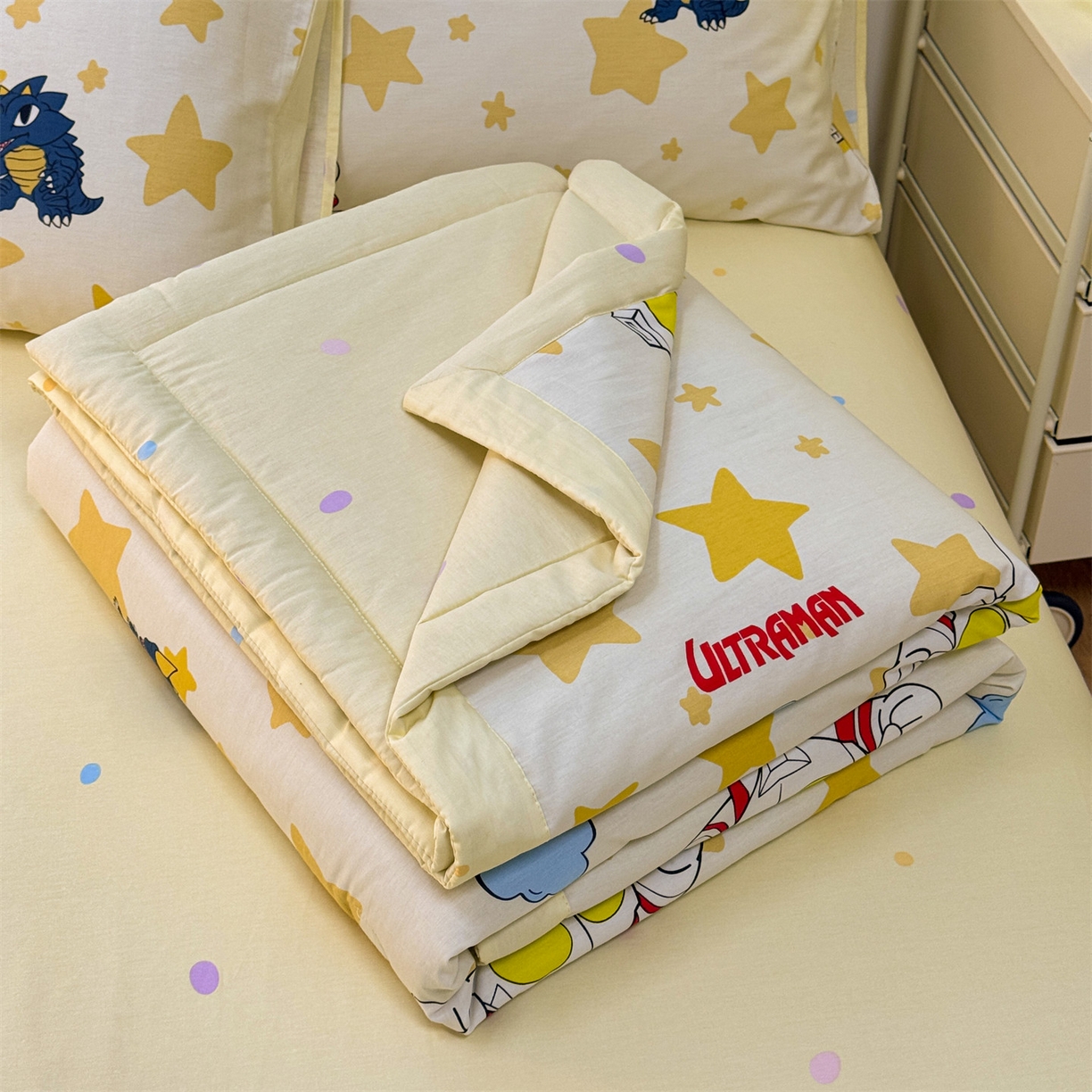 91家纺网 家纺一手货源 找家纺 名兮家居 2026新款正版授权经典奥特曼全棉夏被四件套【含防伪标】 全棉夏被-星星奥特曼