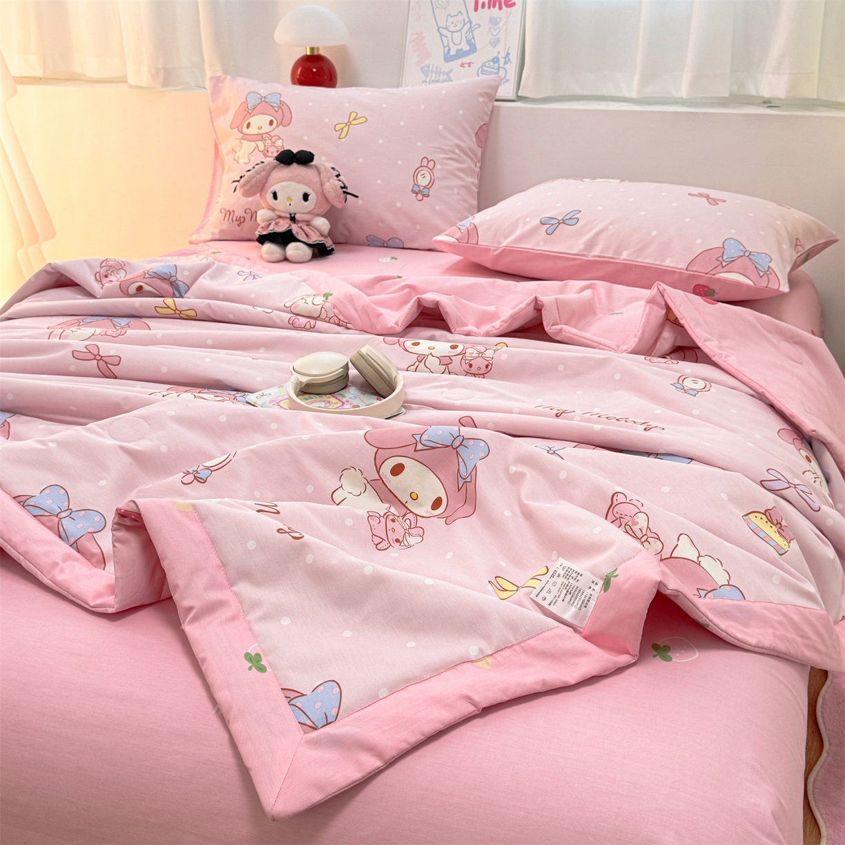 91家纺网 家纺一手货源 找家纺 名兮家居 2026新款正版授权经典奥特曼全棉夏被四件套【含防伪标】 全棉夏被-魔法美乐蒂