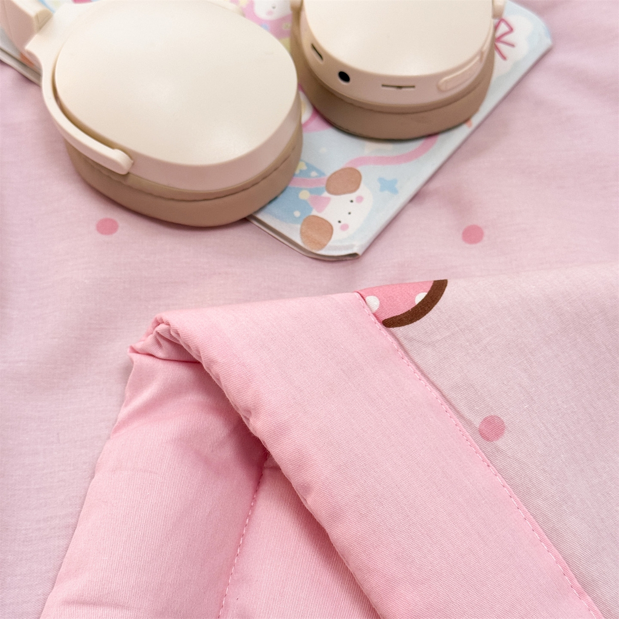 91家纺网 家纺一手货源 找家纺 名兮家居 2026新款正版授权经典奥特曼全棉夏被四件套【含防伪标】 全棉夏被-呆萌kt