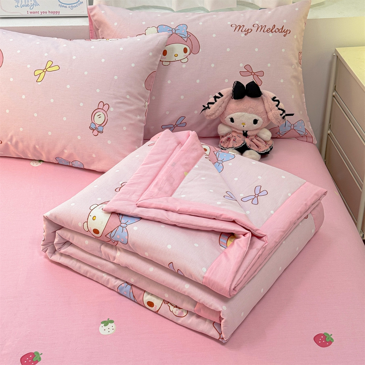 91家纺网 家纺一手货源 找家纺 名兮家居 2026新款正版授权经典奥特曼全棉夏被四件套【含防伪标】 全棉夏被-魔法美乐蒂